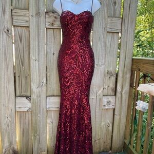 Windsor Elegant Burgundy Sequin Gown XS Homecoming Prom
